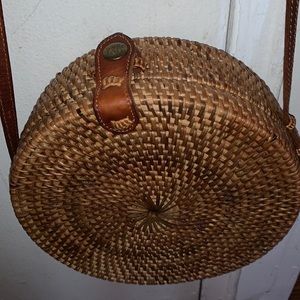 ROUND RATTAN CROSSBODY